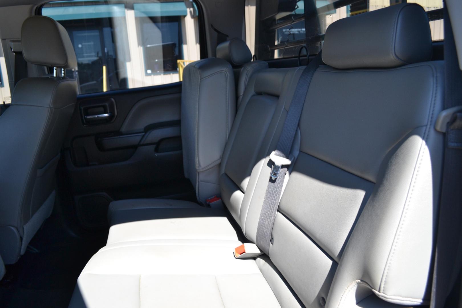 2019 WHITE /BLACK CHEVROLET 3500 with an VORTEC 6.0L V8 engine, AUTOMATIC transmission, located at 9172 North Fwy, Houston, TX, 77037, (713) 910-6868, 29.887470, -95.411903 - Photo#9